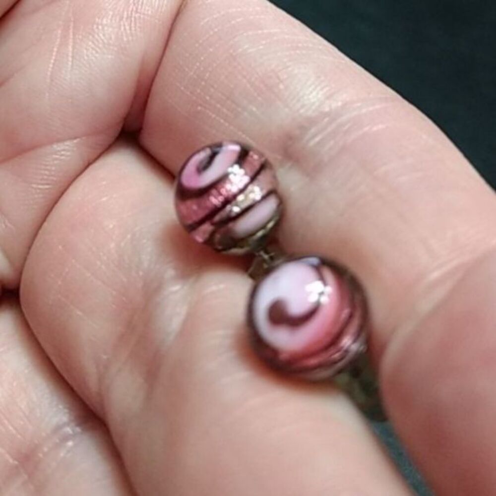 Round pink swirly earrings - Picture 8 of 8